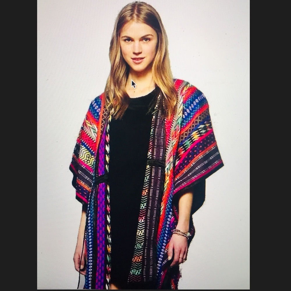 HANDWOVEN PANCHO MULTICOLORED NWT STARING AT STARS